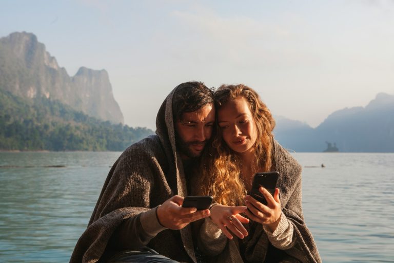 The Truth About Dating Apps for Digital Nomads: Love in the Time of GPS