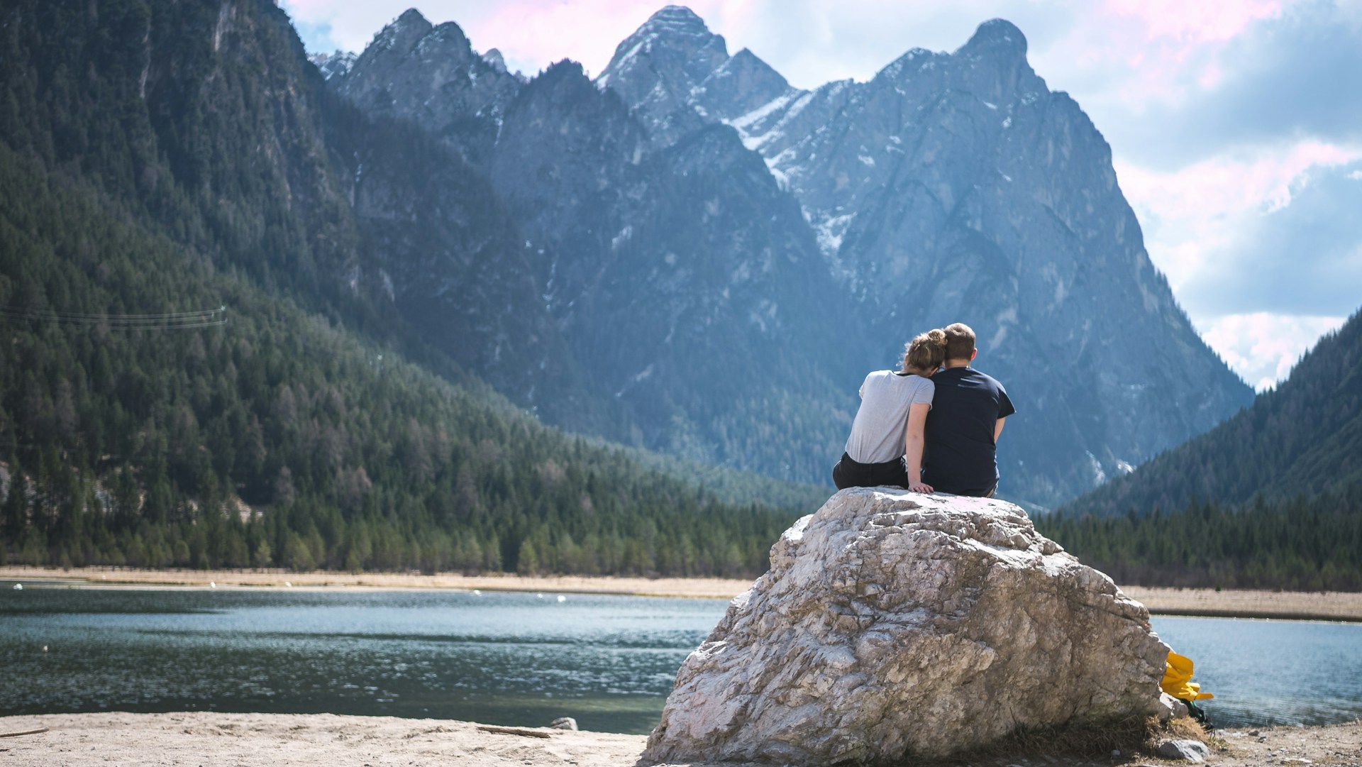 Long-Distance Love: The Untold Struggles (and Triumphs) of Digital Nomad Couples